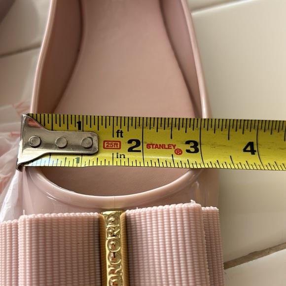 New Victoria Adams Flats - Picture 9 of 10